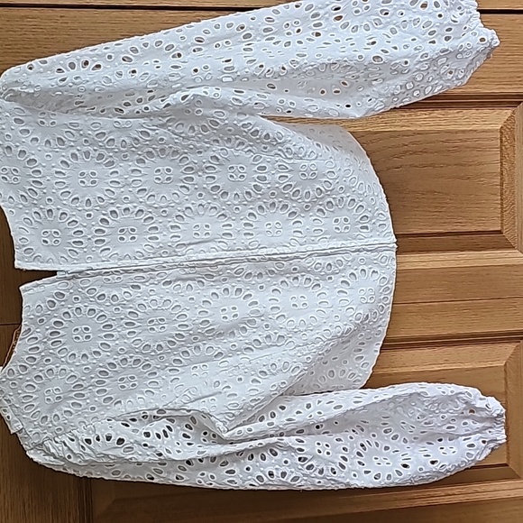 Lilly Pulitzer White Eyelet Long Sleeve Crop Top - Picture 4 of 4